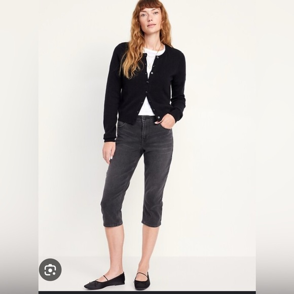 Old Navy Mid-Rise WOW Capri Jeans • Faded Black Wash • Size 4 Tall • NWT - Picture 1 of 5